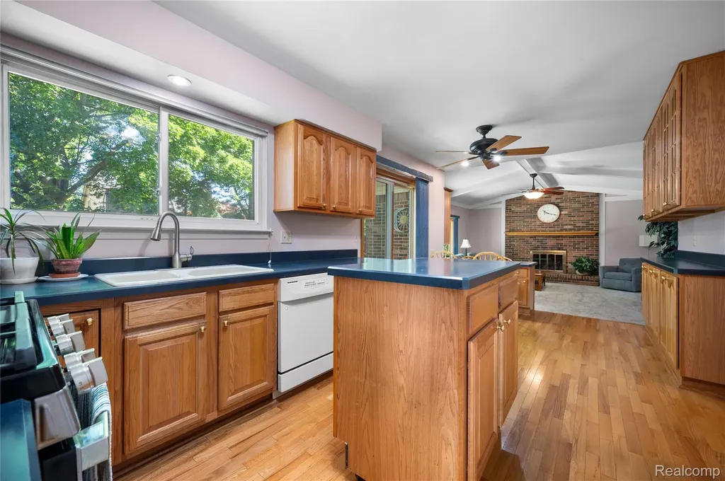 34230 Fonville Court Livonia City MI 48152