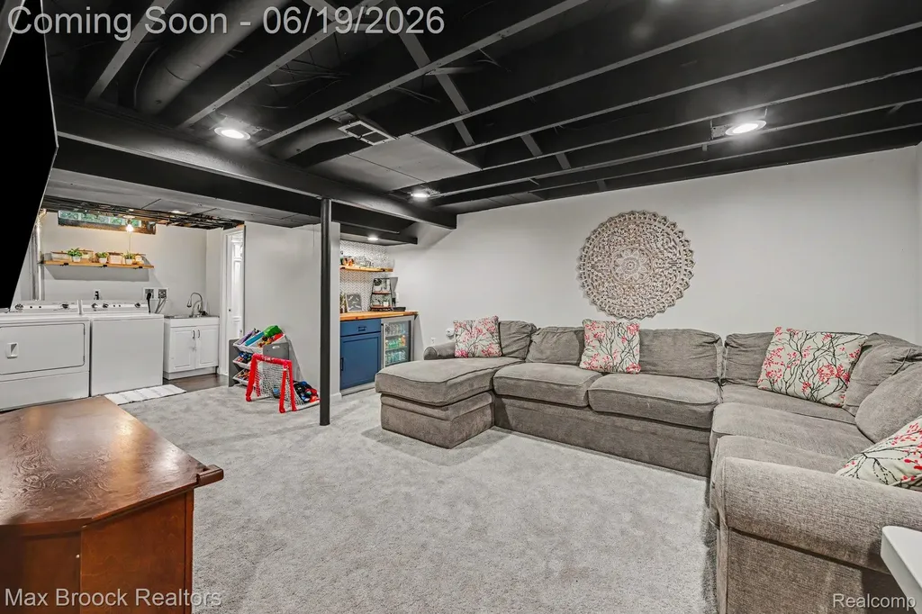 33000 Perth Street Livonia City MI 48154