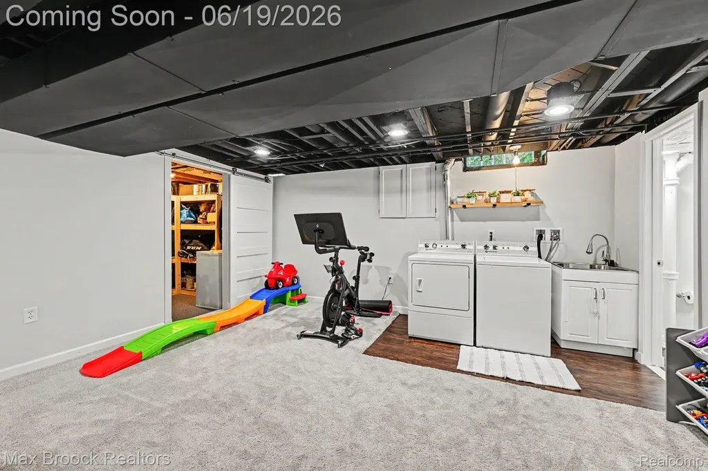 33000 Perth Street Livonia City MI 48154