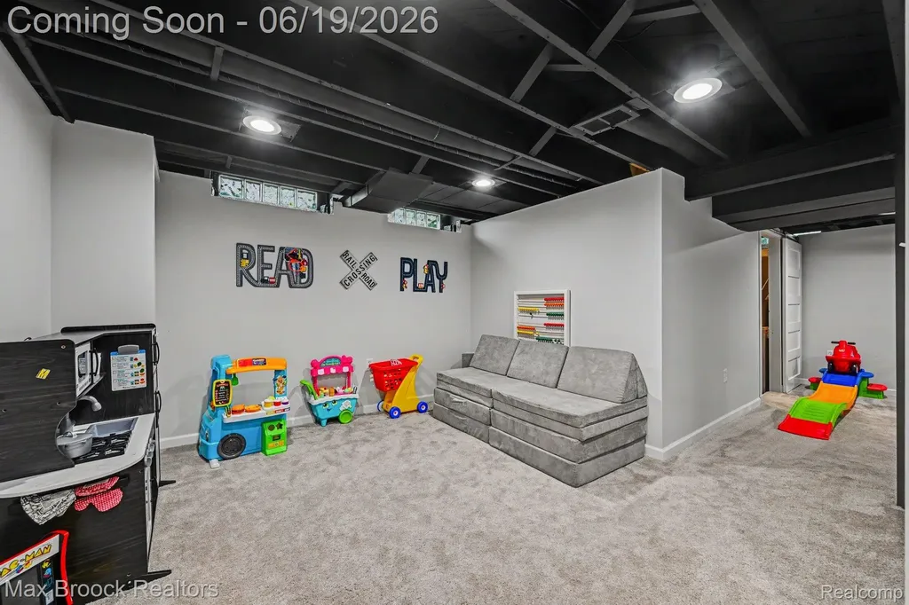 33000 Perth Street Livonia City MI 48154