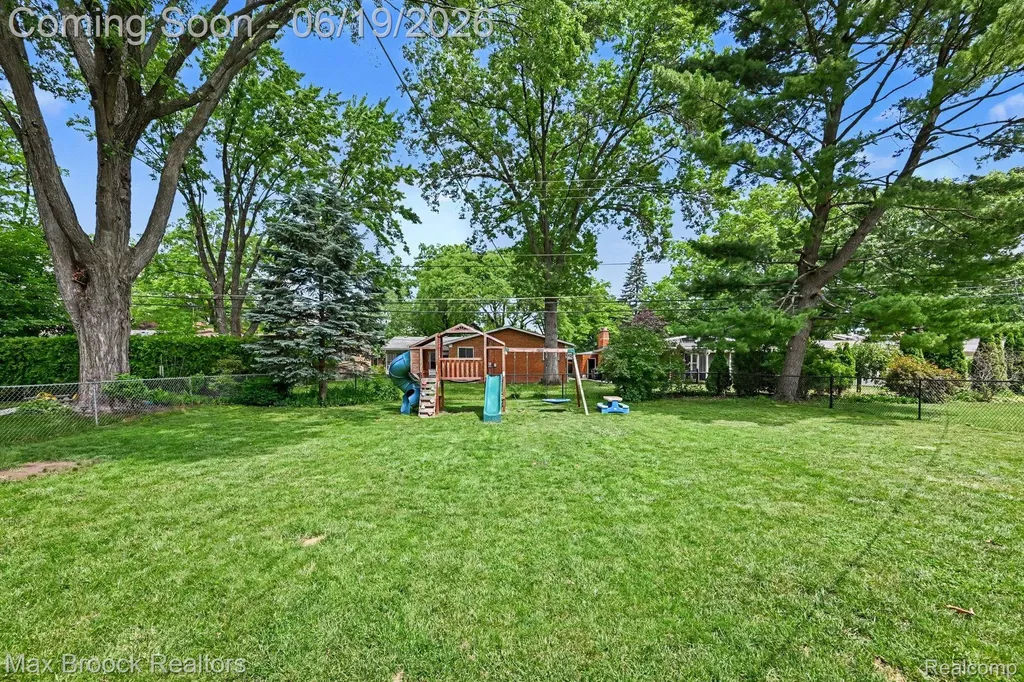 33000 Perth Street Livonia City MI 48154