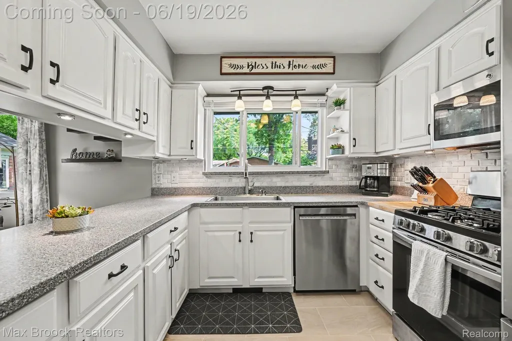 33000 Perth Street Livonia City MI 48154
