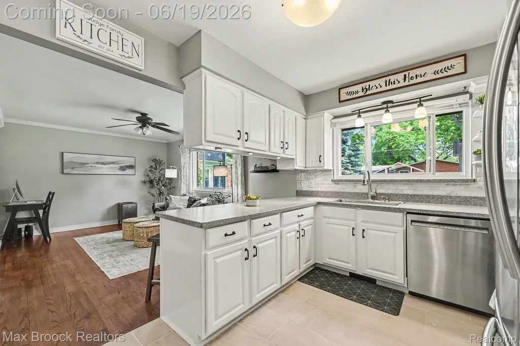 33000 Perth Street Livonia City MI 48154