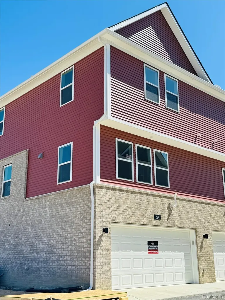 824 Huntley Lane Troy City MI 48085