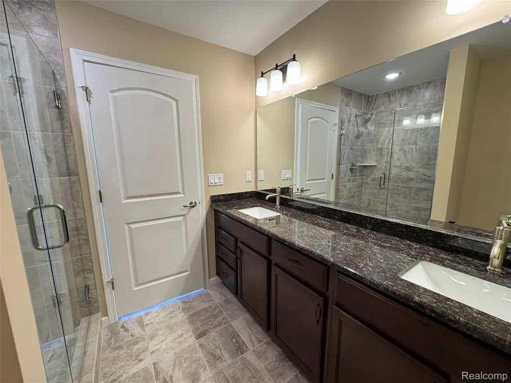 824 Huntley Lane Troy City MI 48085