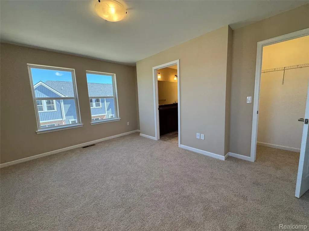 824 Huntley Lane Troy City MI 48085