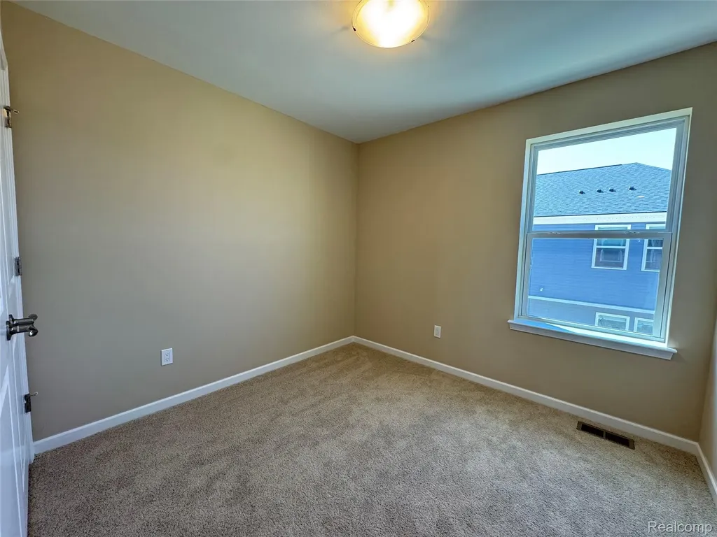 824 Huntley Lane Troy City MI 48085