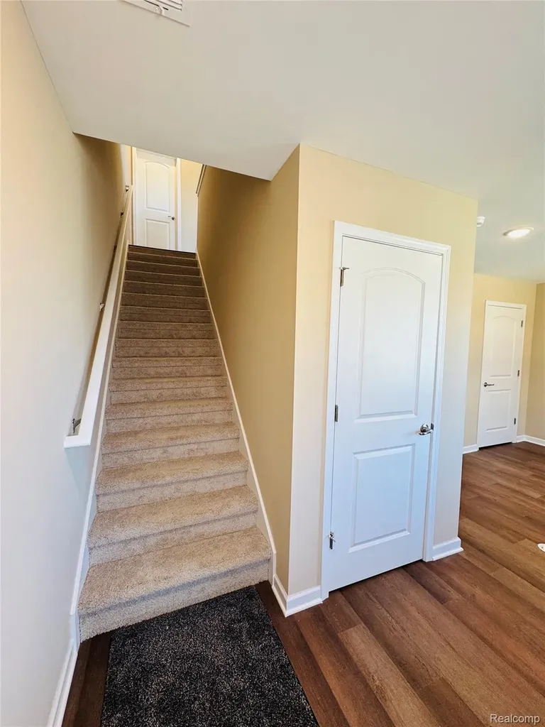824 Huntley Lane Troy City MI 48085