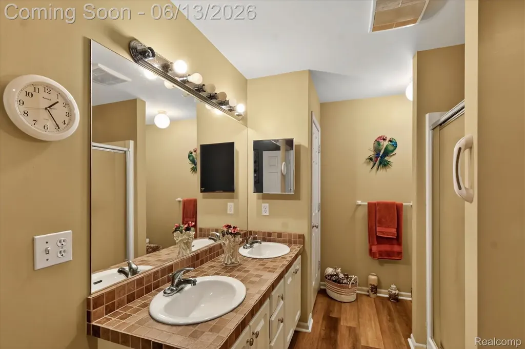 6095 Foxwood Court Saginaw Charter Township MI 48638