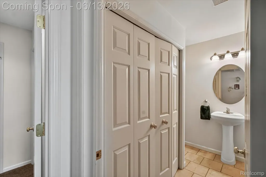 6095 Foxwood Court Saginaw Charter Township MI 48638