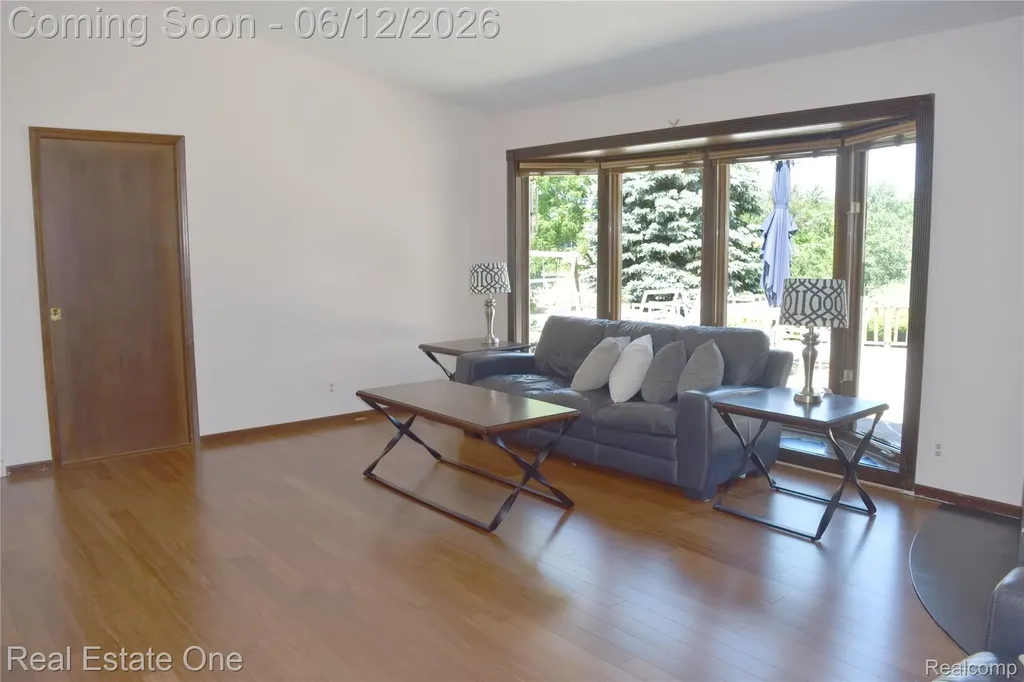 5324 Greenbriar Drive West Bloomfield Charter Township MI 48323