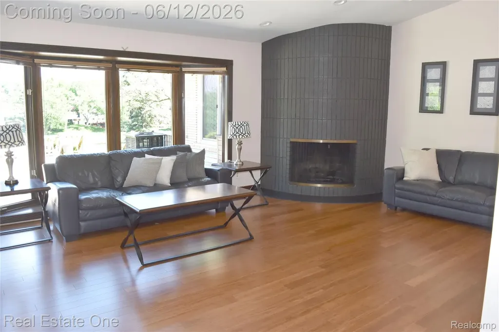 5324 Greenbriar Drive West Bloomfield Charter Township MI 48323