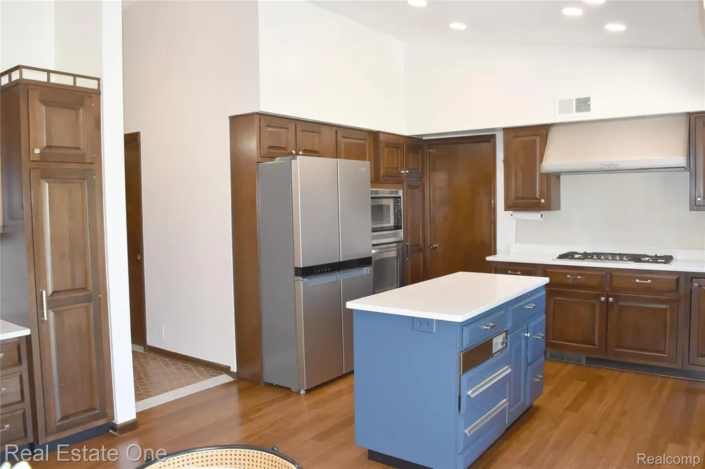 5324 Greenbriar Drive West Bloomfield Charter Township MI 48323