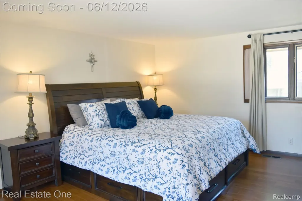 5324 Greenbriar Drive West Bloomfield Charter Township MI 48323