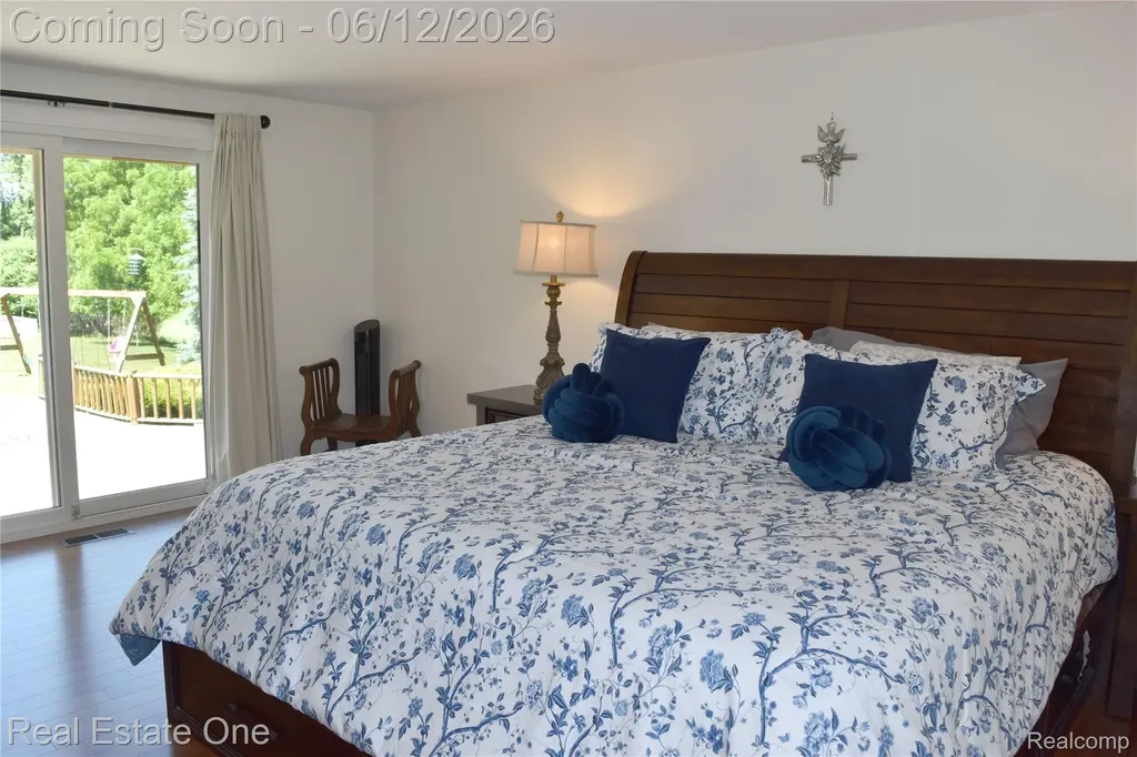 5324 Greenbriar Drive West Bloomfield Charter Township MI 48323