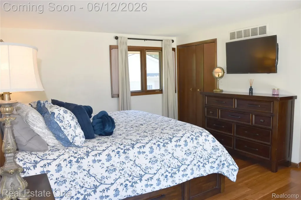 5324 Greenbriar Drive West Bloomfield Charter Township MI 48323