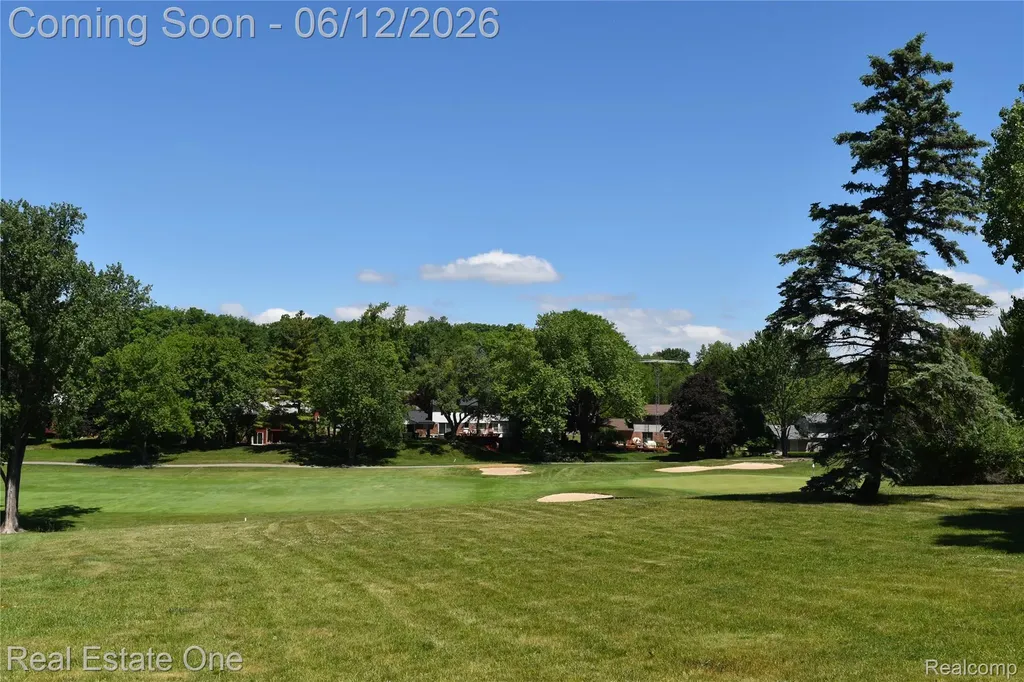 5324 Greenbriar Drive West Bloomfield Charter Township MI 48323