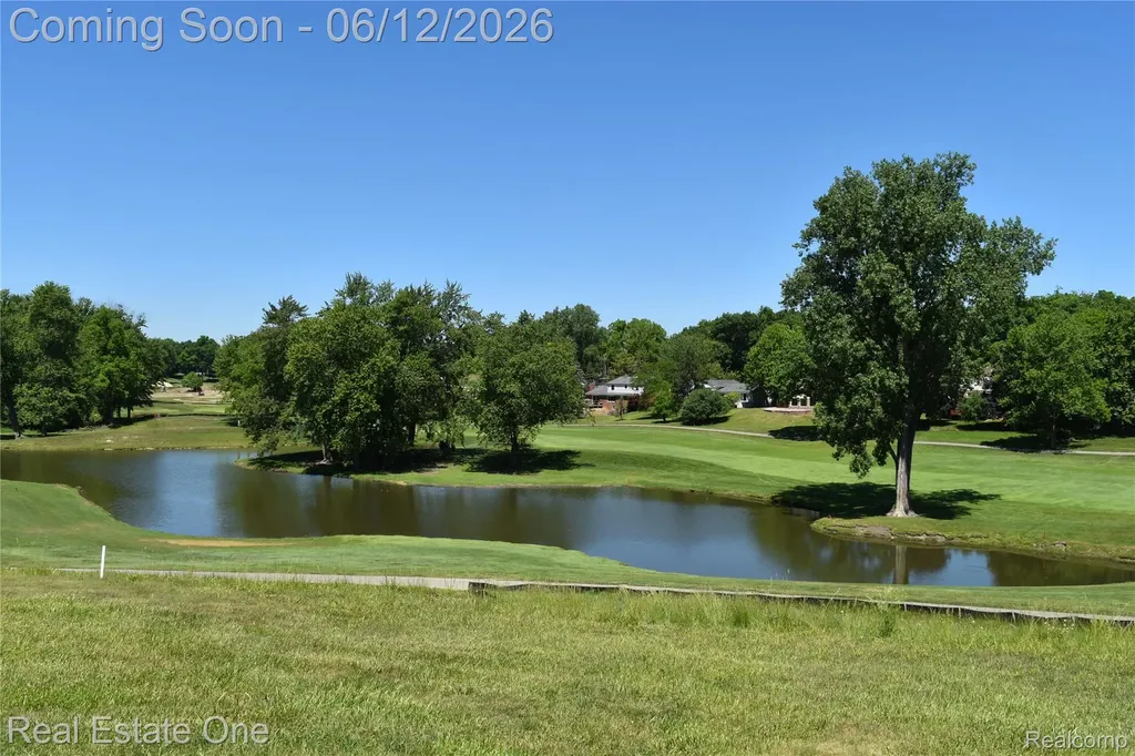 5324 Greenbriar Drive West Bloomfield Charter Township MI 48323