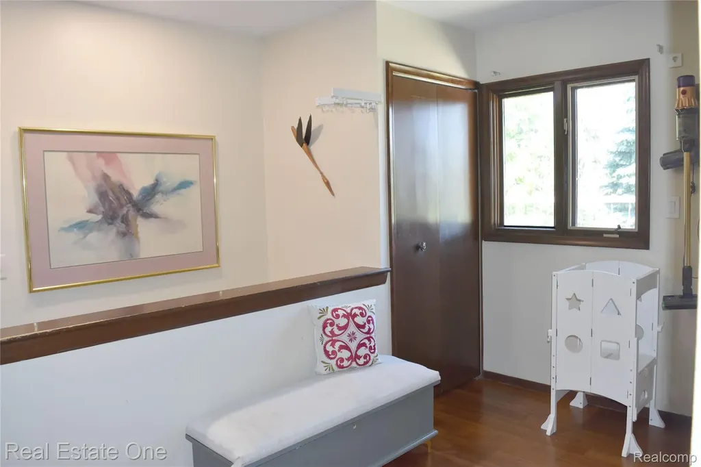 5324 Greenbriar Drive West Bloomfield Charter Township MI 48323