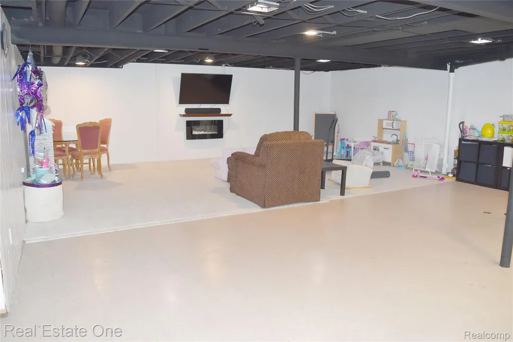 5324 Greenbriar Drive West Bloomfield Charter Township MI 48323