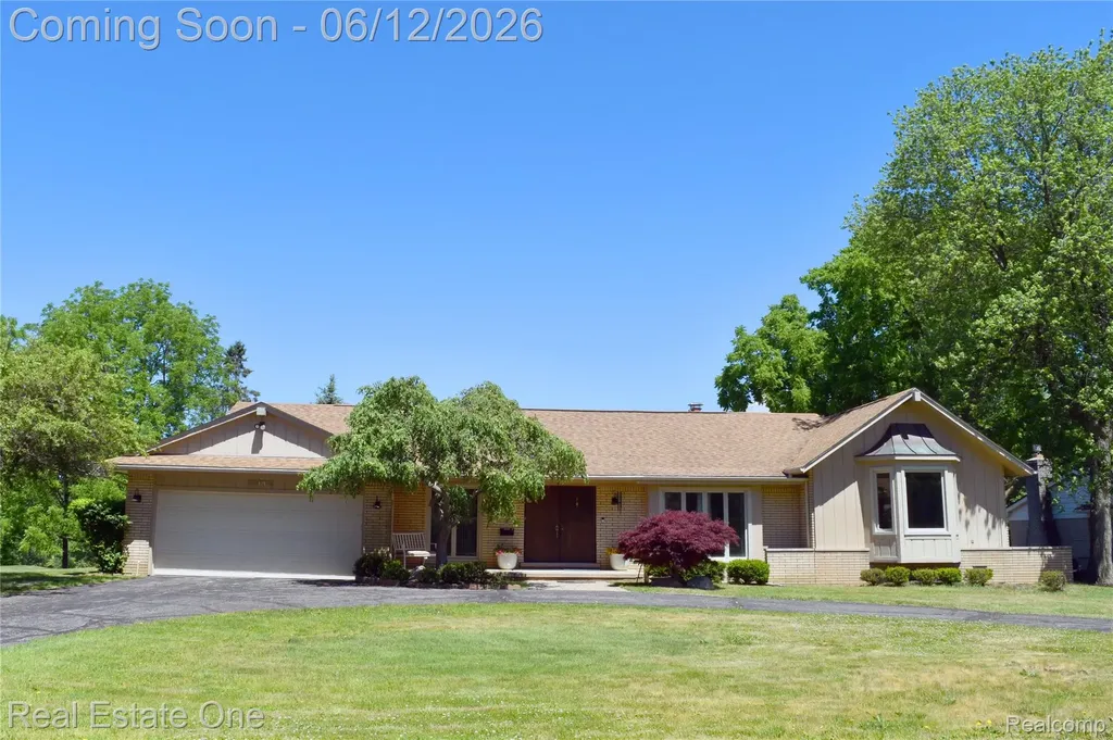 5324 Greenbriar Drive West Bloomfield Charter Township MI 48323