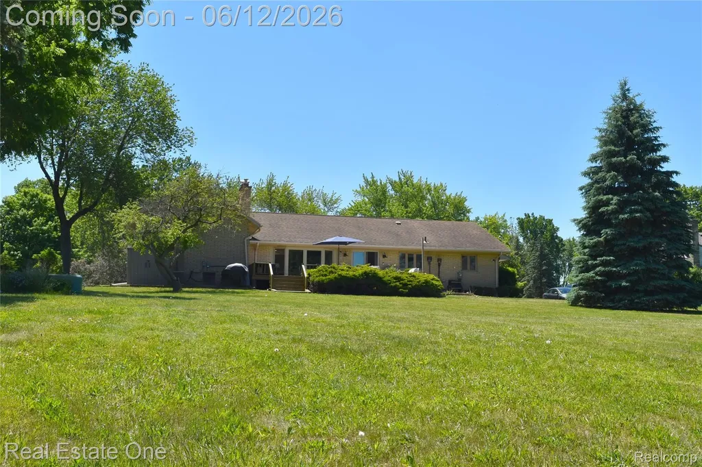 5324 Greenbriar Drive West Bloomfield Charter Township MI 48323