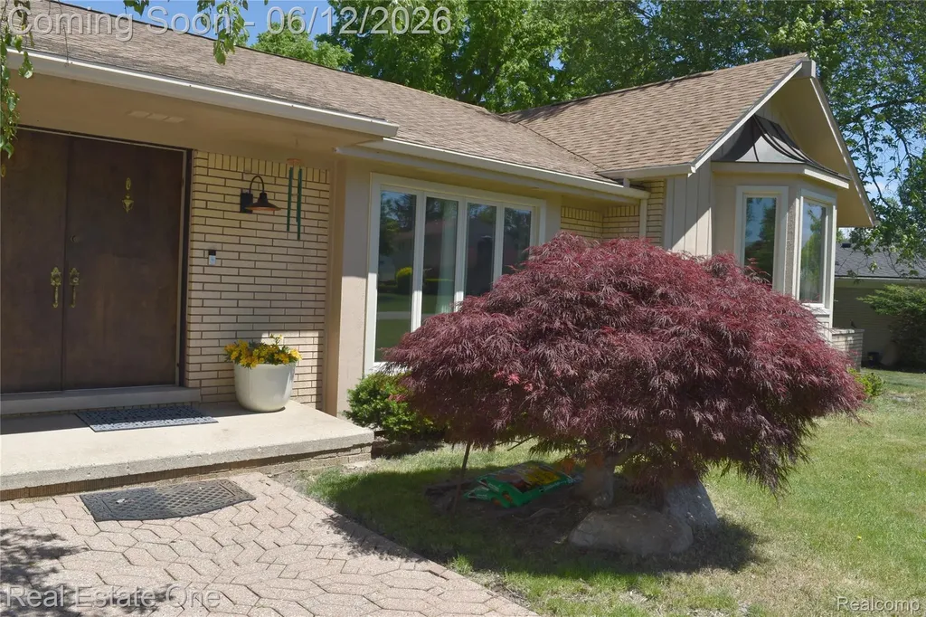 5324 Greenbriar Drive West Bloomfield Charter Township MI 48323