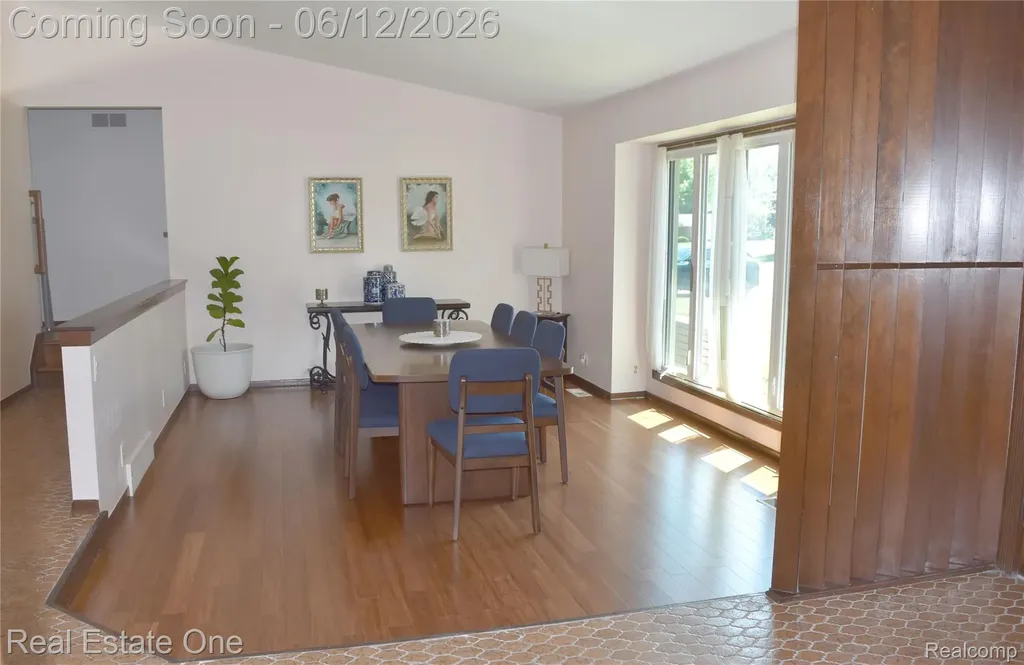 5324 Greenbriar Drive West Bloomfield Charter Township MI 48323