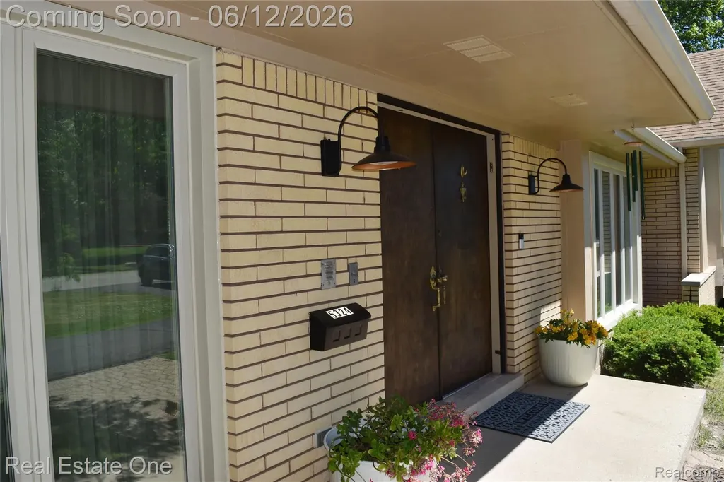 5324 Greenbriar Drive West Bloomfield Charter Township MI 48323