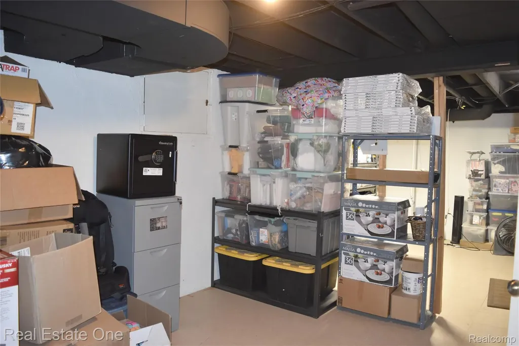 5324 Greenbriar Drive West Bloomfield Charter Township MI 48323