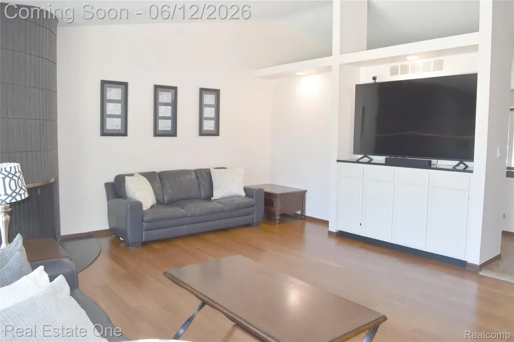 5324 Greenbriar Drive West Bloomfield Charter Township MI 48323