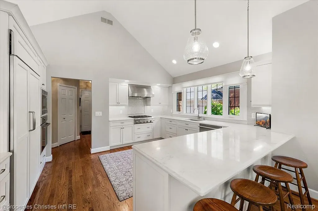 3021 E Ridge Court Bloomfield Hills City MI 48302