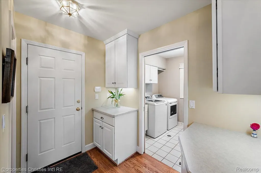 3021 E Ridge Court Bloomfield Hills City MI 48302