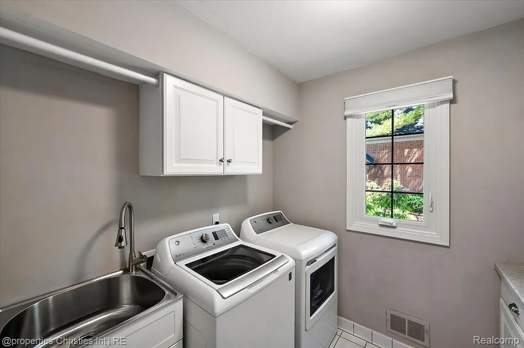 3021 E Ridge Court Bloomfield Hills City MI 48302