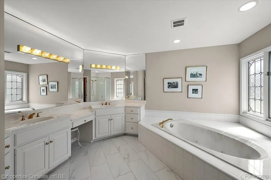3021 E Ridge Court Bloomfield Hills City MI 48302