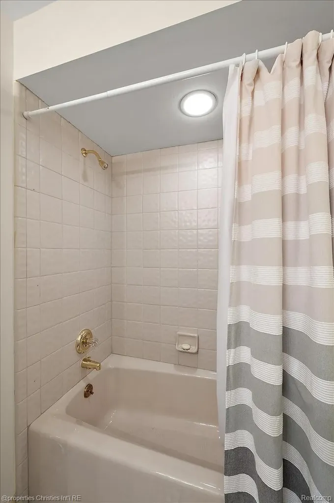 3021 E Ridge Court Bloomfield Hills City MI 48302