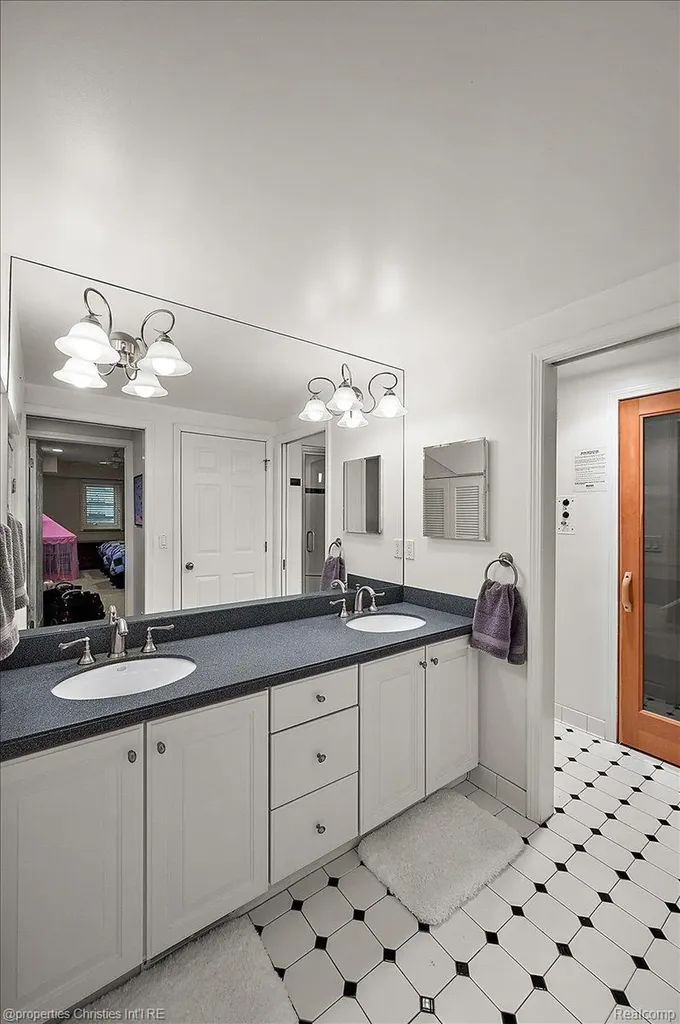 3021 E Ridge Court Bloomfield Hills City MI 48302