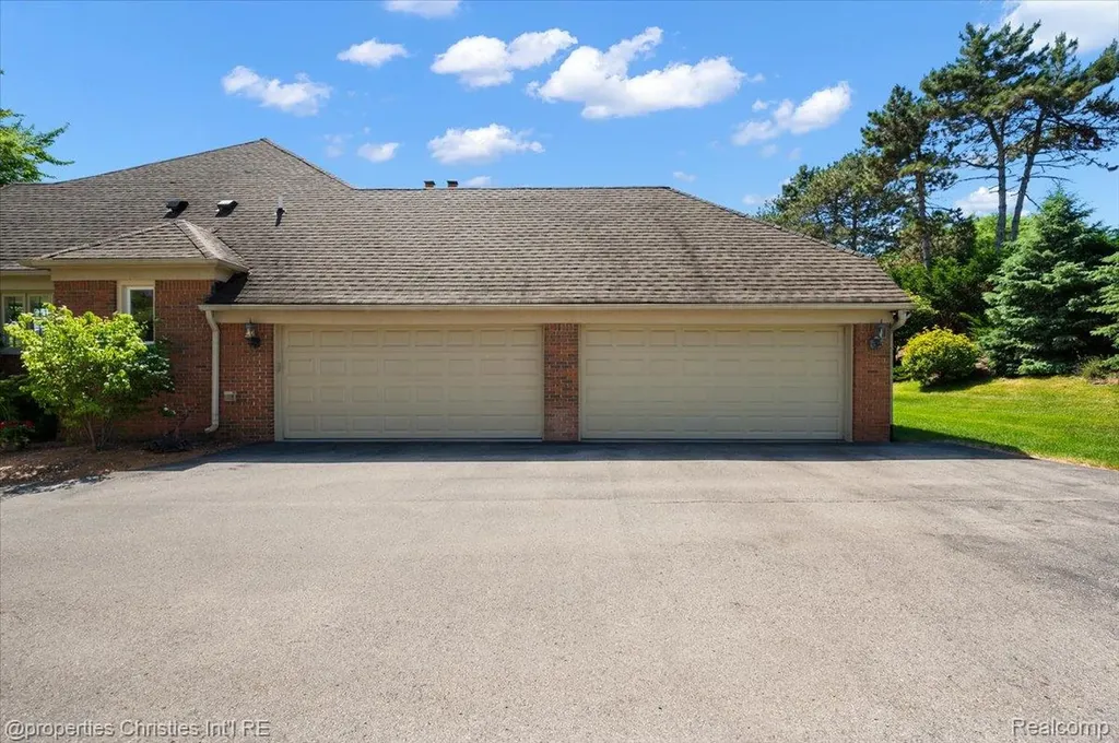 3021 E Ridge Court Bloomfield Hills City MI 48302