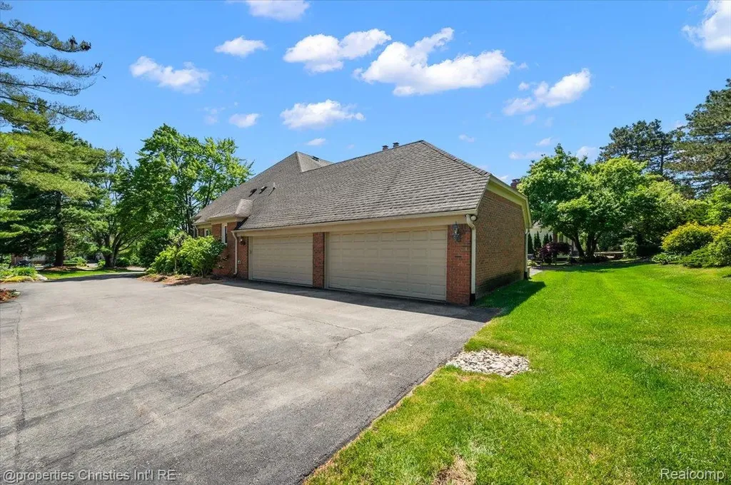 3021 E Ridge Court Bloomfield Hills City MI 48302