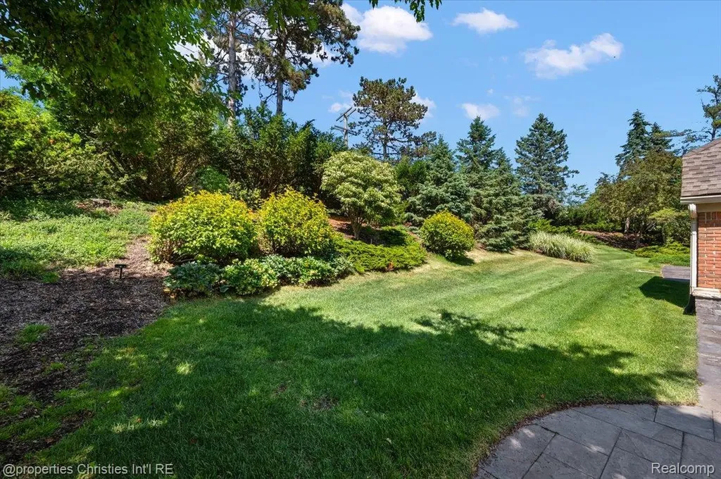 3021 E Ridge Court Bloomfield Hills City MI 48302