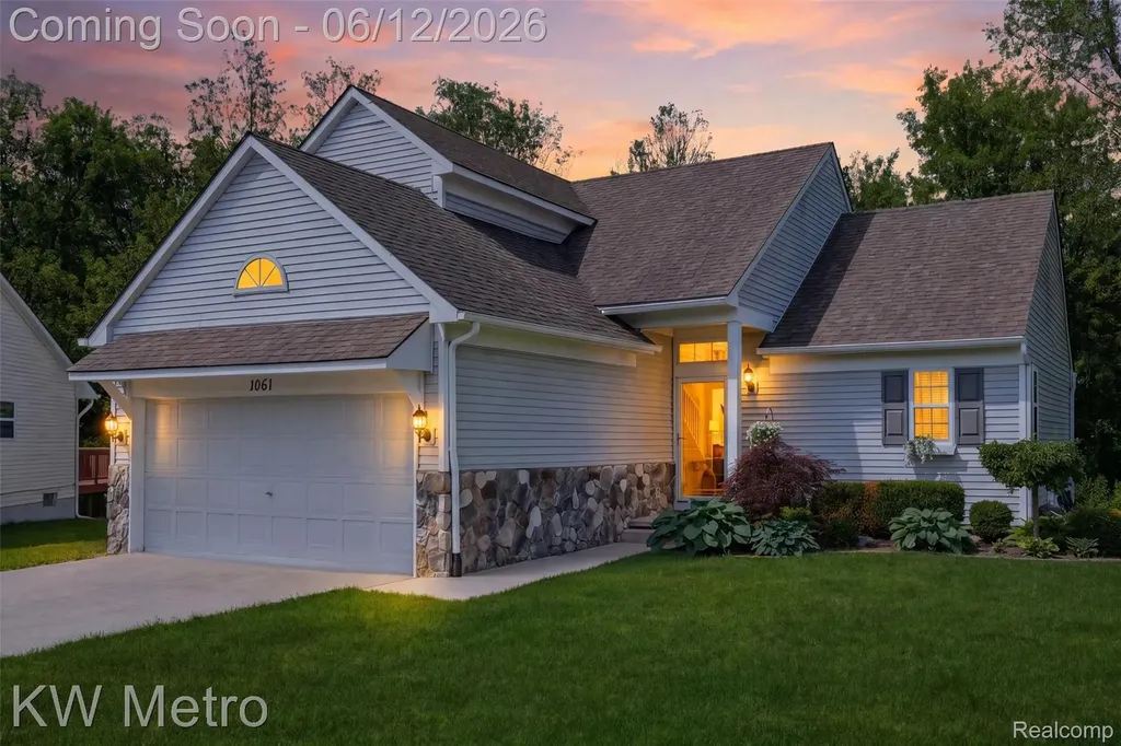 1061 Yorick Path Wixom City MI 48393