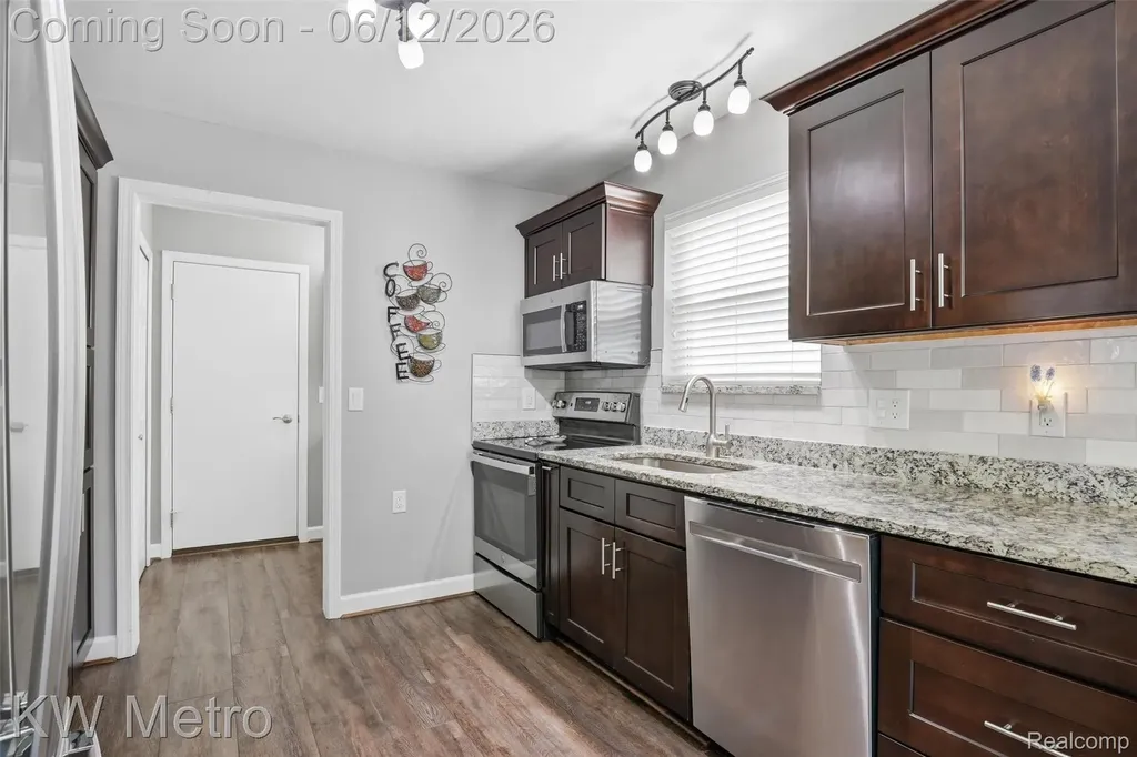 1061 Yorick Path Wixom City MI 48393