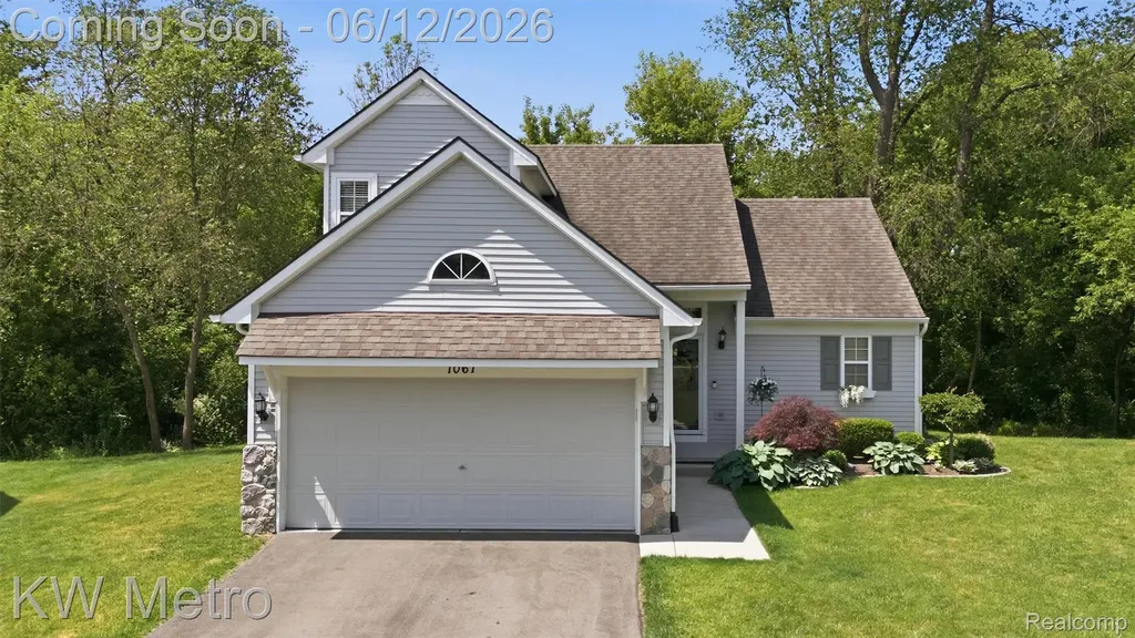 1061 Yorick Path Wixom City MI 48393