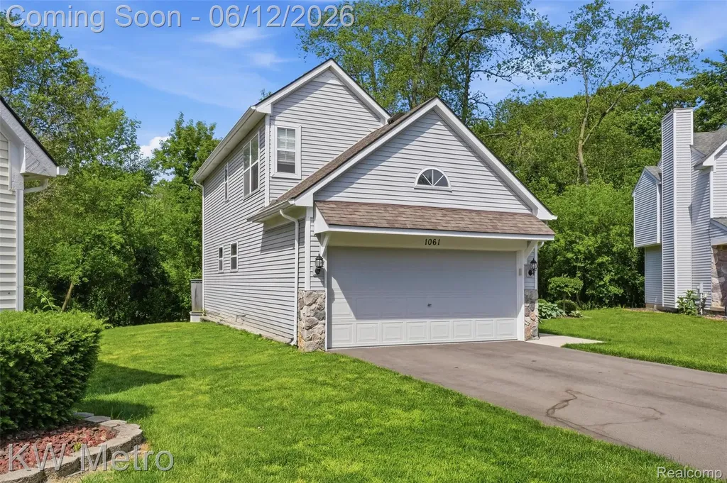 1061 Yorick Path Wixom City MI 48393