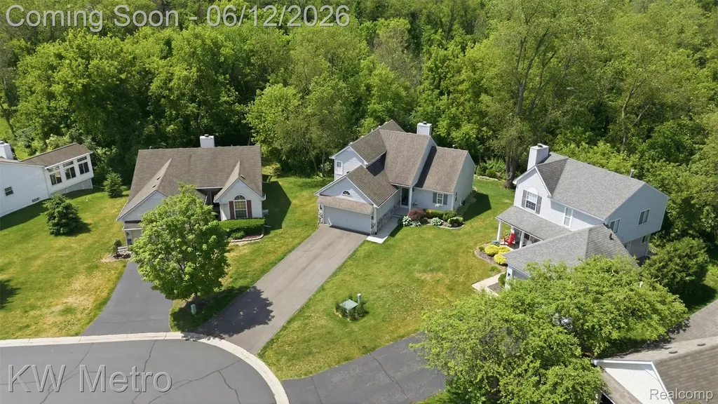 1061 Yorick Path Wixom City MI 48393