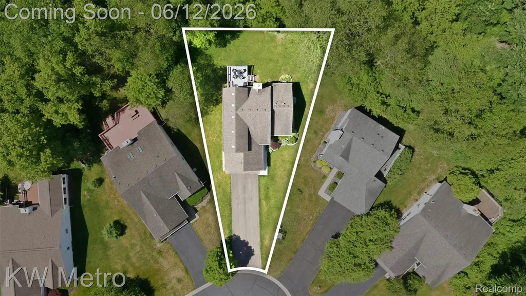 1061 Yorick Path Wixom City MI 48393