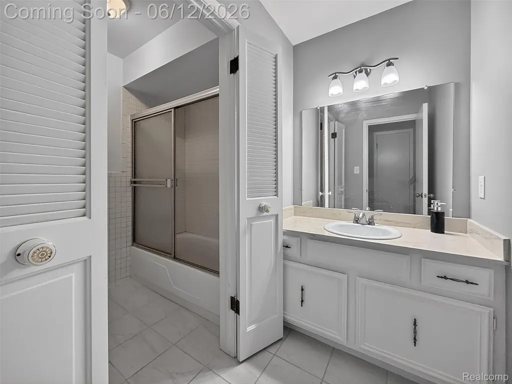 2449 Mulberry Square Bloomfield Hills City MI 48302
