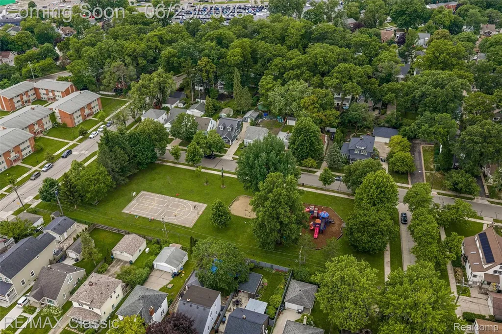 605 Fernwood Road Royal Oak City MI 48067