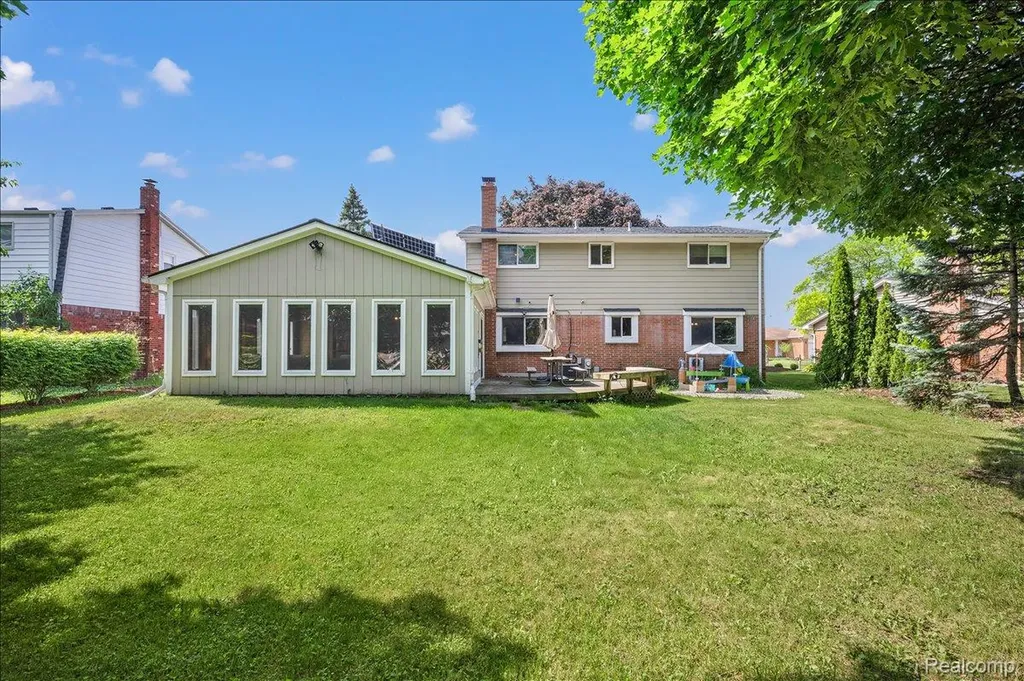 16625 Monticello Drive Clinton Charter Township MI 48038