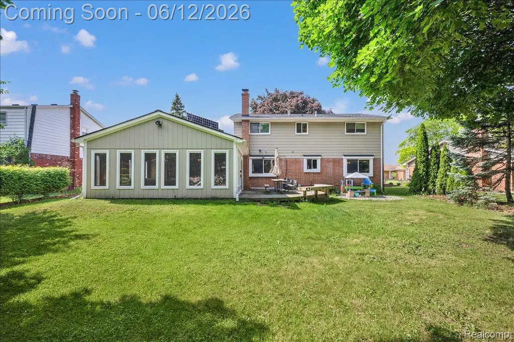 16625 Monticello Drive Clinton Charter Township MI 48038